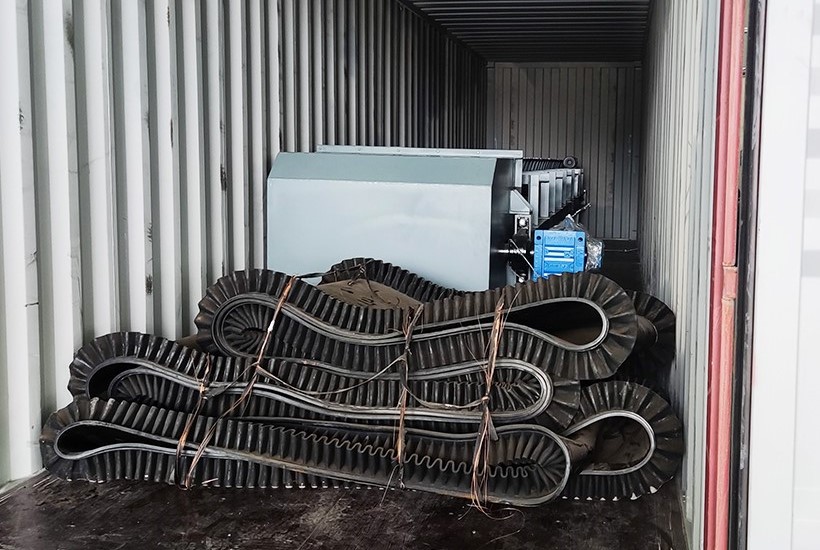 Convoyeur &agrave; bande &agrave; 3 parois lat&eacute;rales