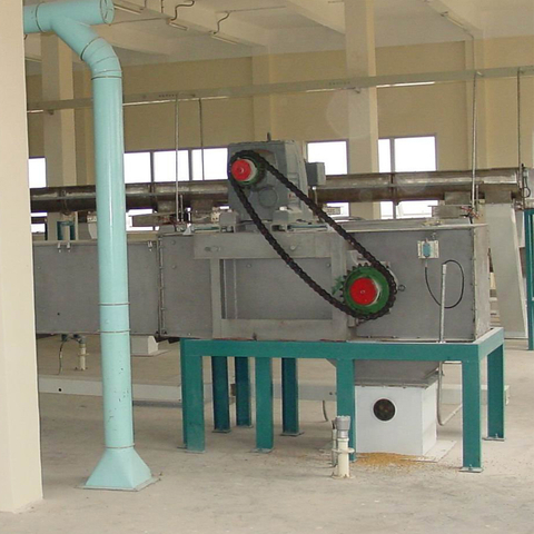 Convoyeur de grattoir de maïs à arrangement flexible